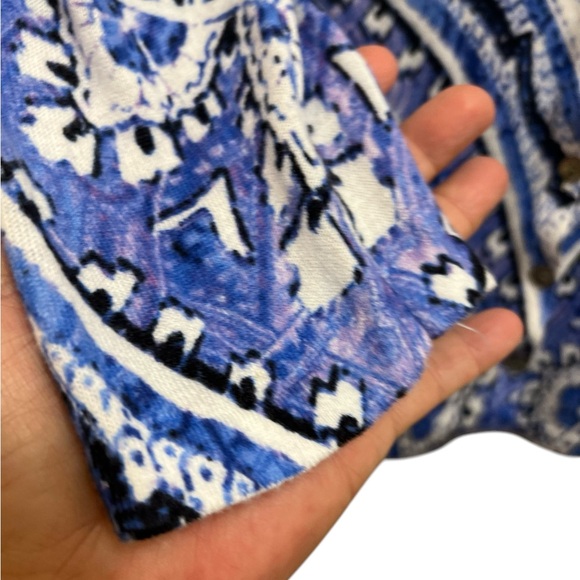 Chico’s Women’s Blue and White M Soft Knit Abstract Design Button Down Sweater - Picture 3 of 7